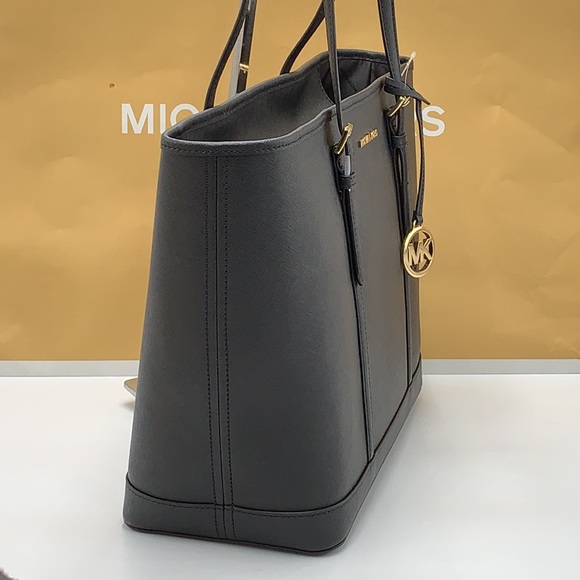 MICHAEL KORS BLACK COLOR
Jet Set Travel Large Saffiano Leather Tote Bag - Picture 6 of 14